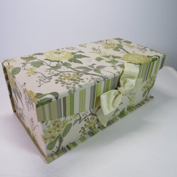 Olive Green and Warm Yellow floral gift box with stripes magnetic closure - Picture 1 of 13
